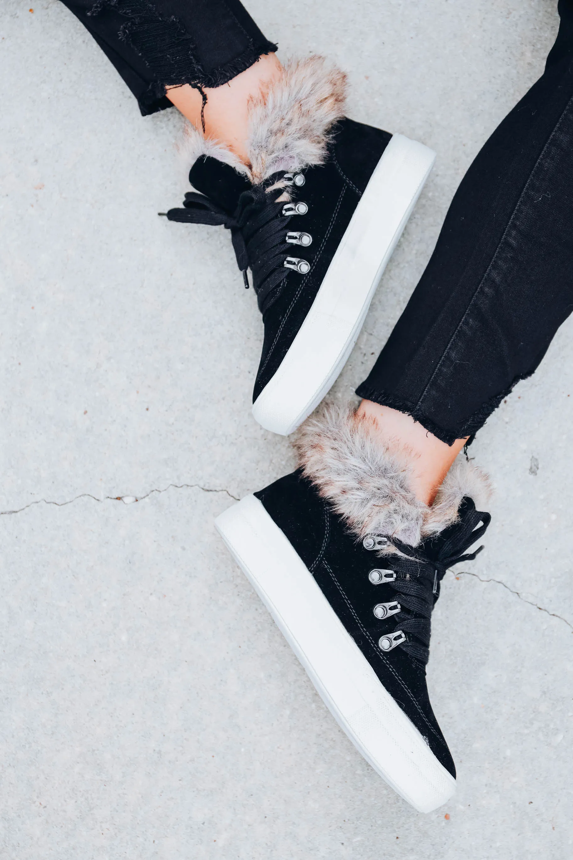 Essie High Top Sneaker - Black